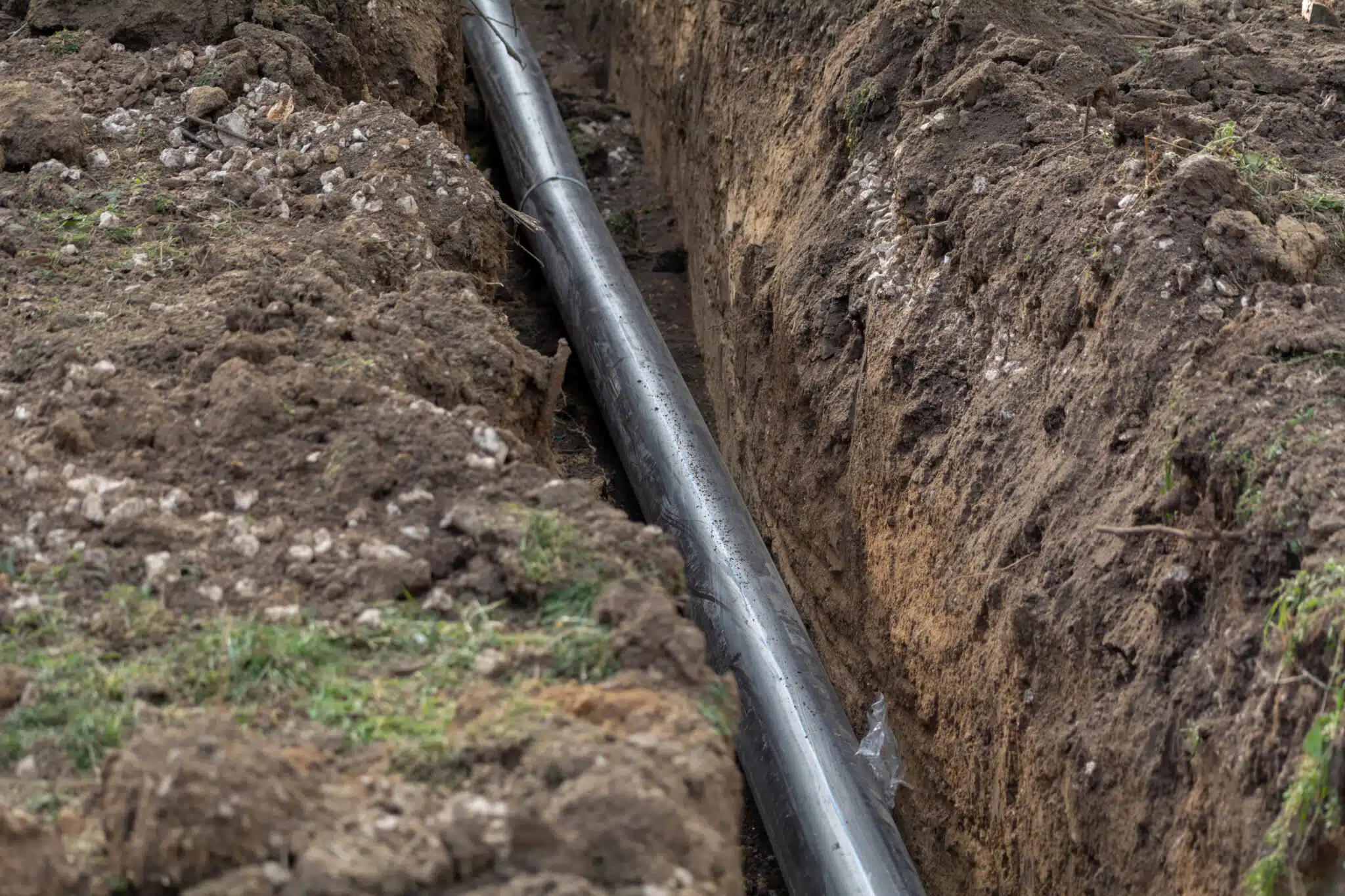 Trenchless Pipe Bursting vs Dig-and-Replace.
