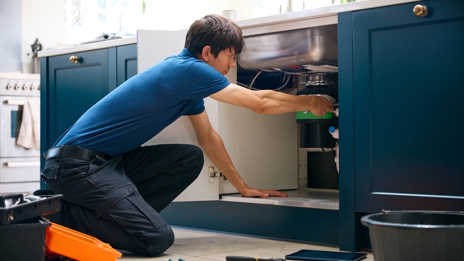 garbage disposal leaking
